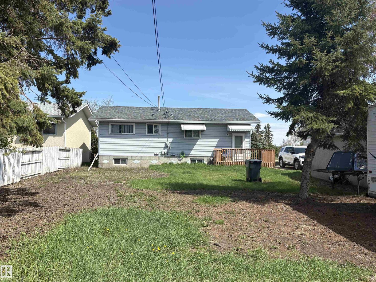 4706 45 ST - 16
