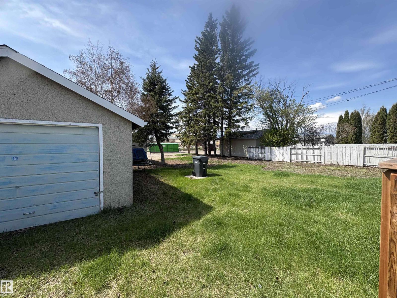 4706 45 ST - 15
