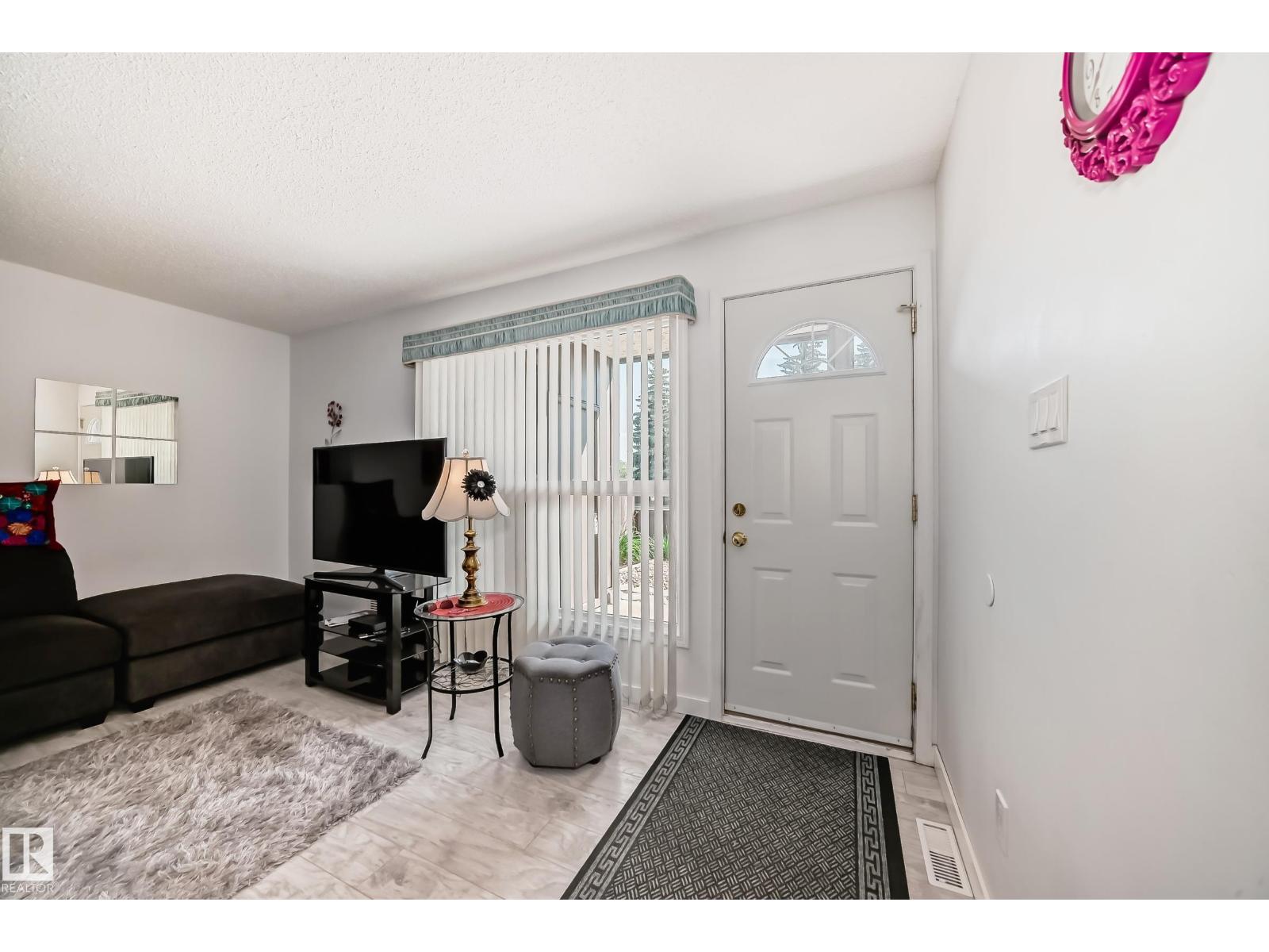106 SURREY GARDENS GD NW - 6