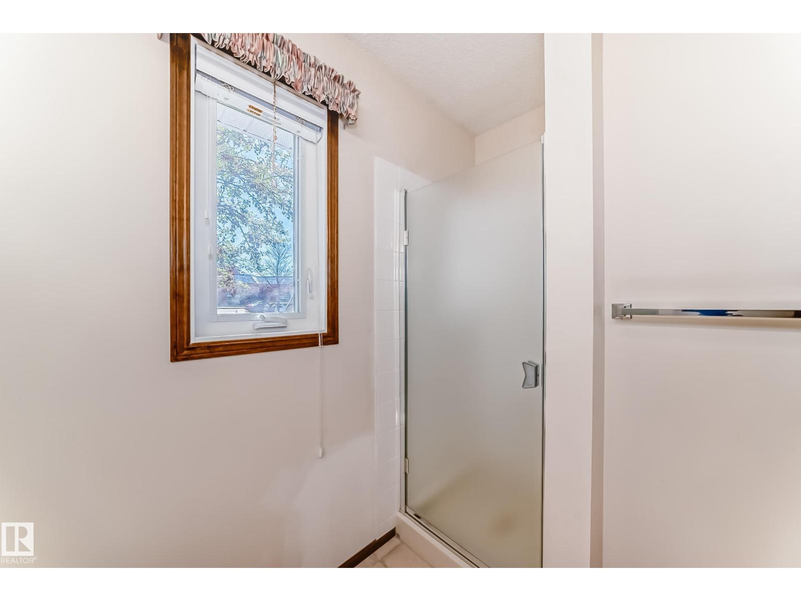 4815 32 AV NW - 20