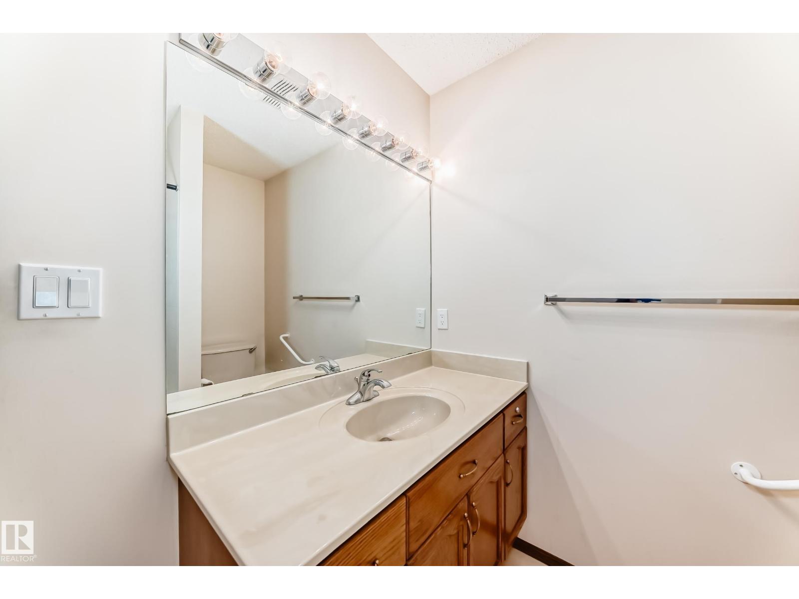 4815 32 AV NW - 24