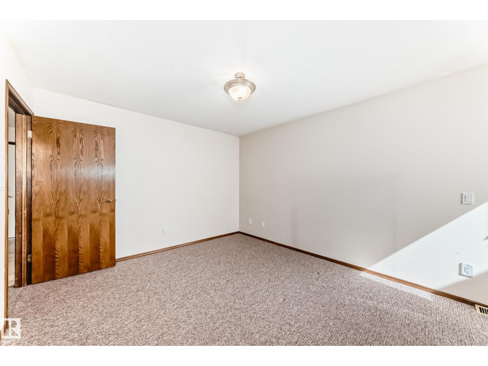 4815 32 AV NW - 22