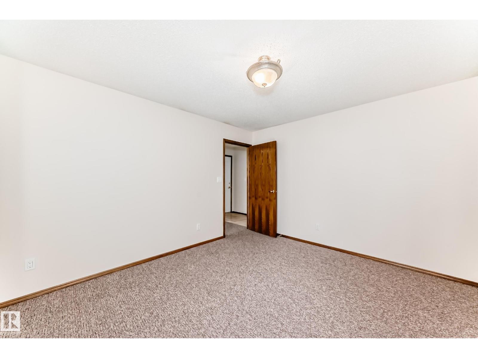 4815 32 AV NW - 21