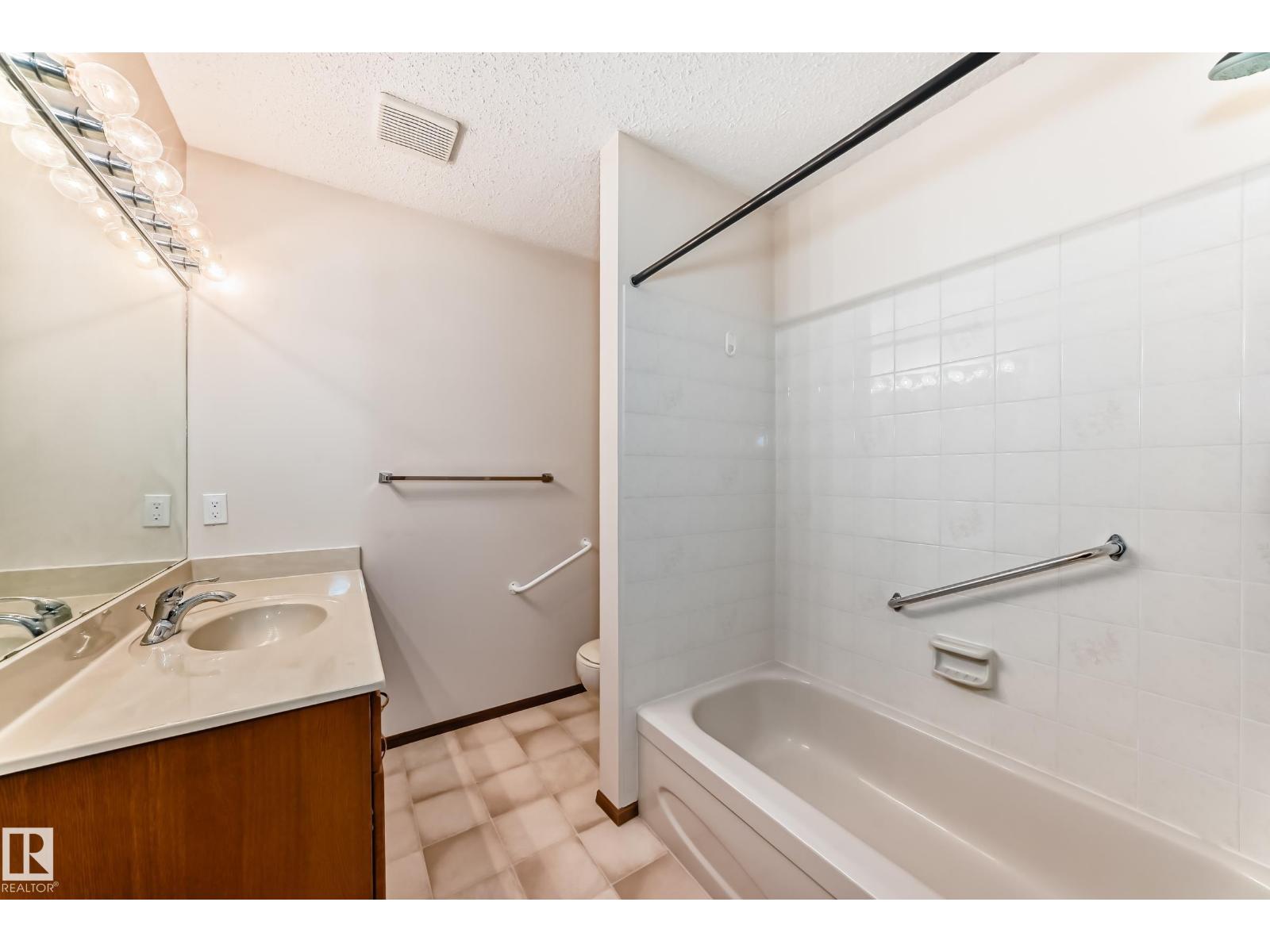 4815 32 AV NW - 25