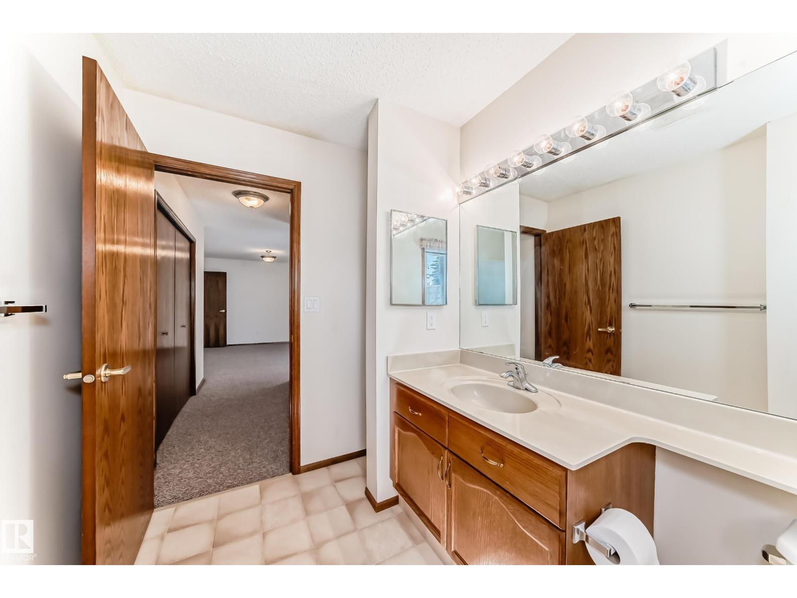 4815 32 AV NW - 18