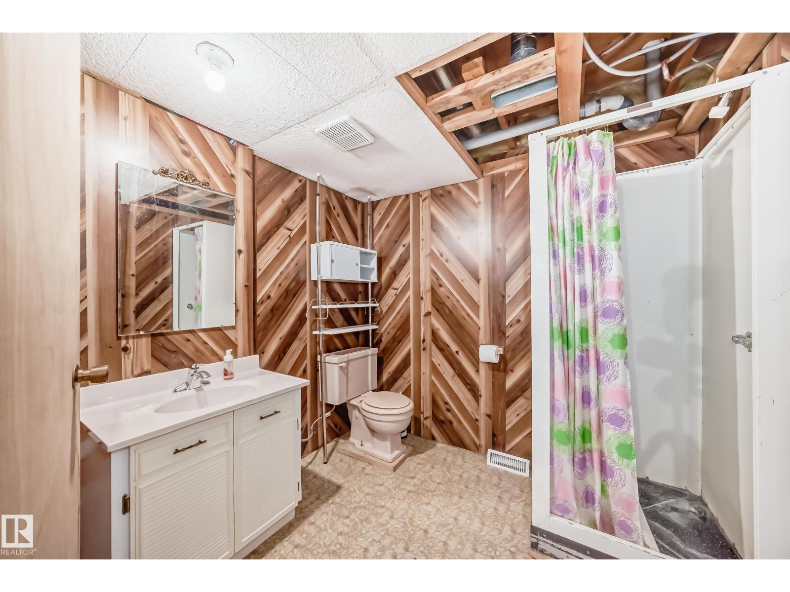4815 32 AV NW - 32