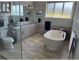 3pc Bathroom - 1120 Holden Road, Penticton, BC V2A0B7 Photo 6