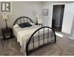 Bedroom - 1120 Holden Road, Penticton, BC V2A0B7 Photo 8