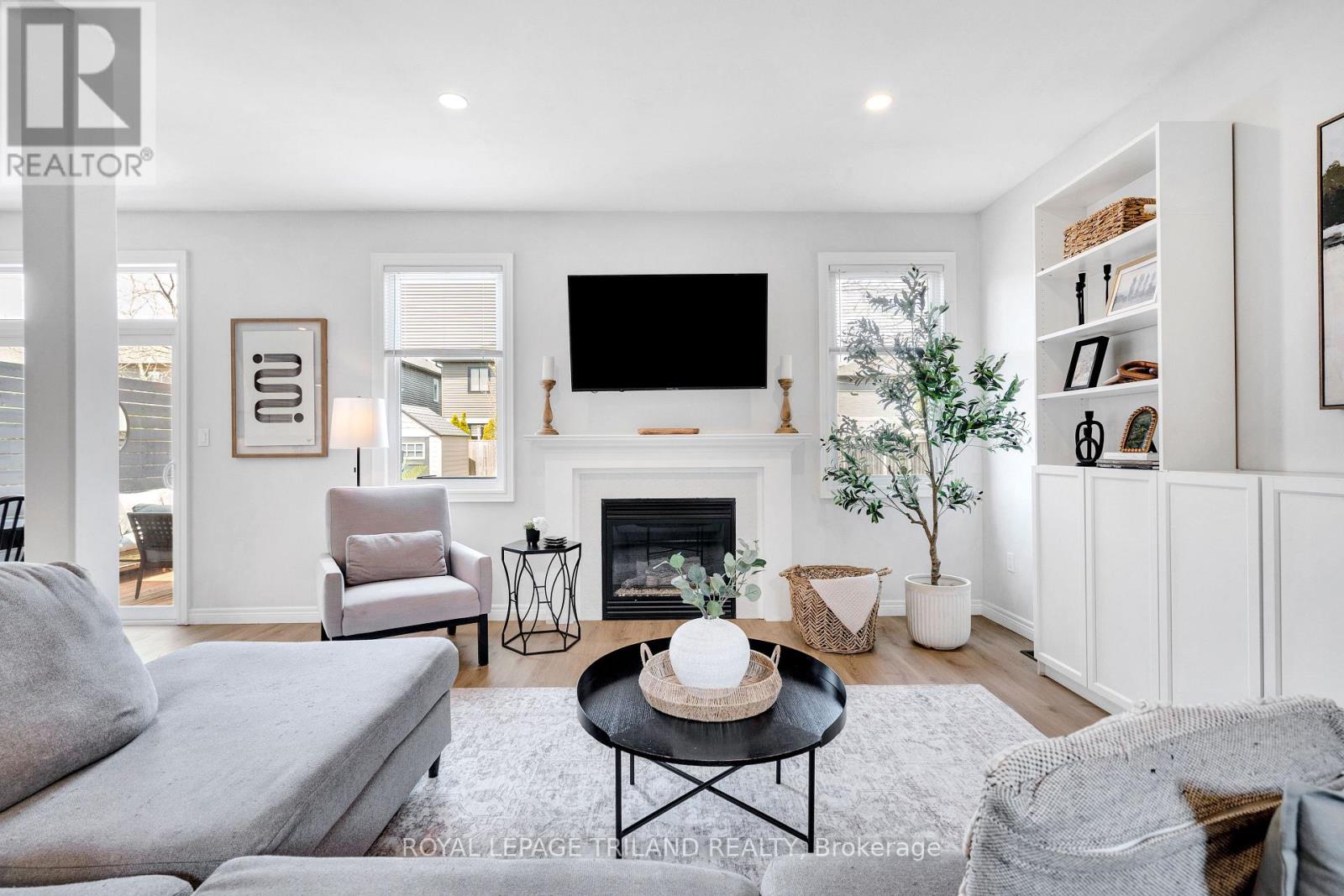 731 SPRINGWOOD CRESCENT - 8