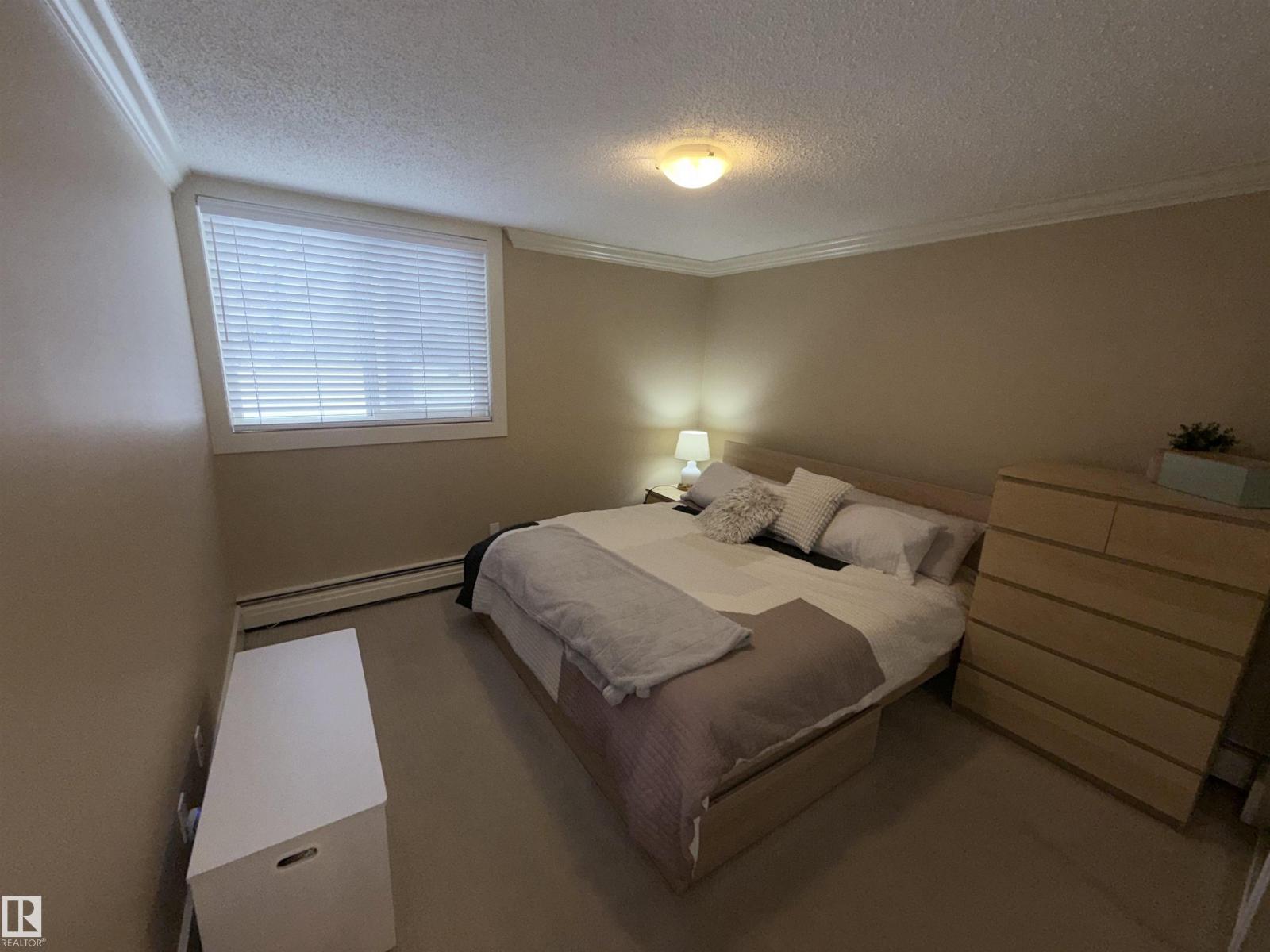#102 11303 103 AV NW - 9