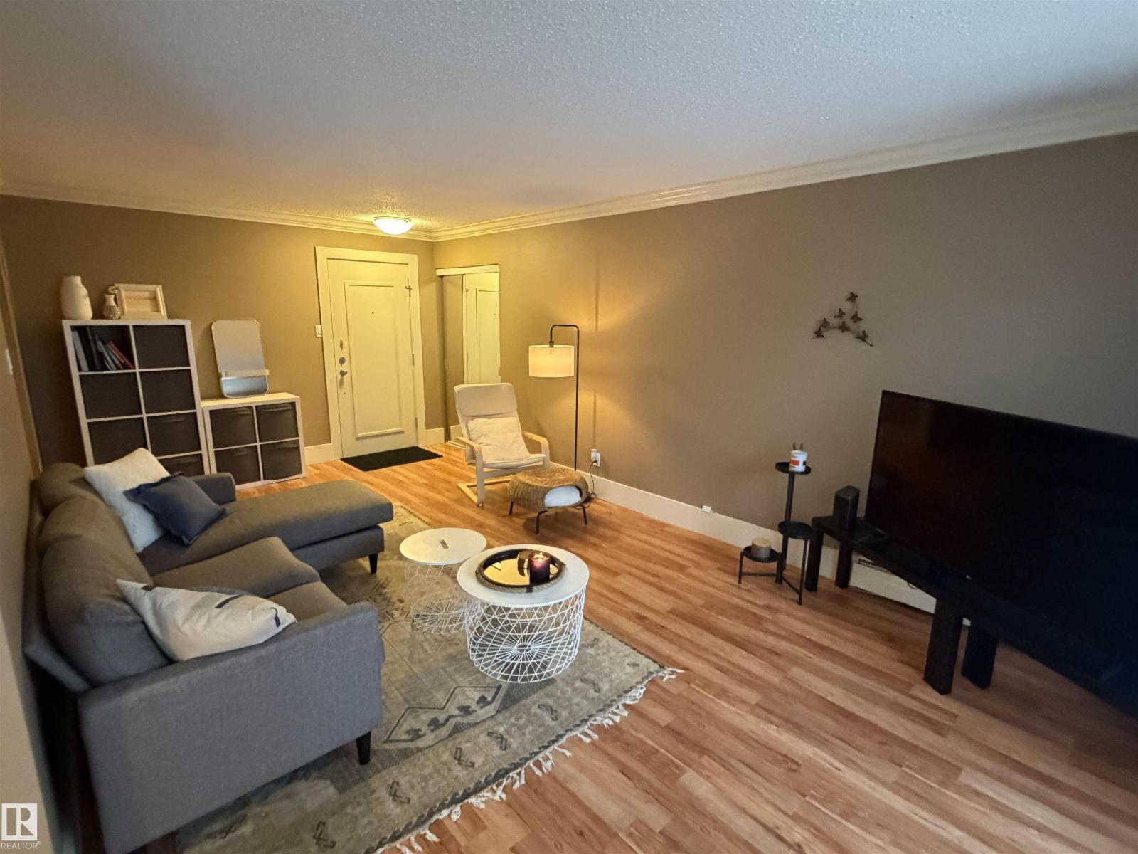 #102 11303 103 AV NW - 4