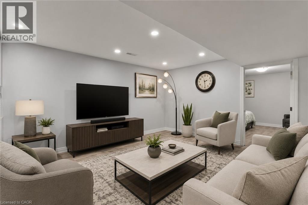 78 ANGELA Crescent - 19
