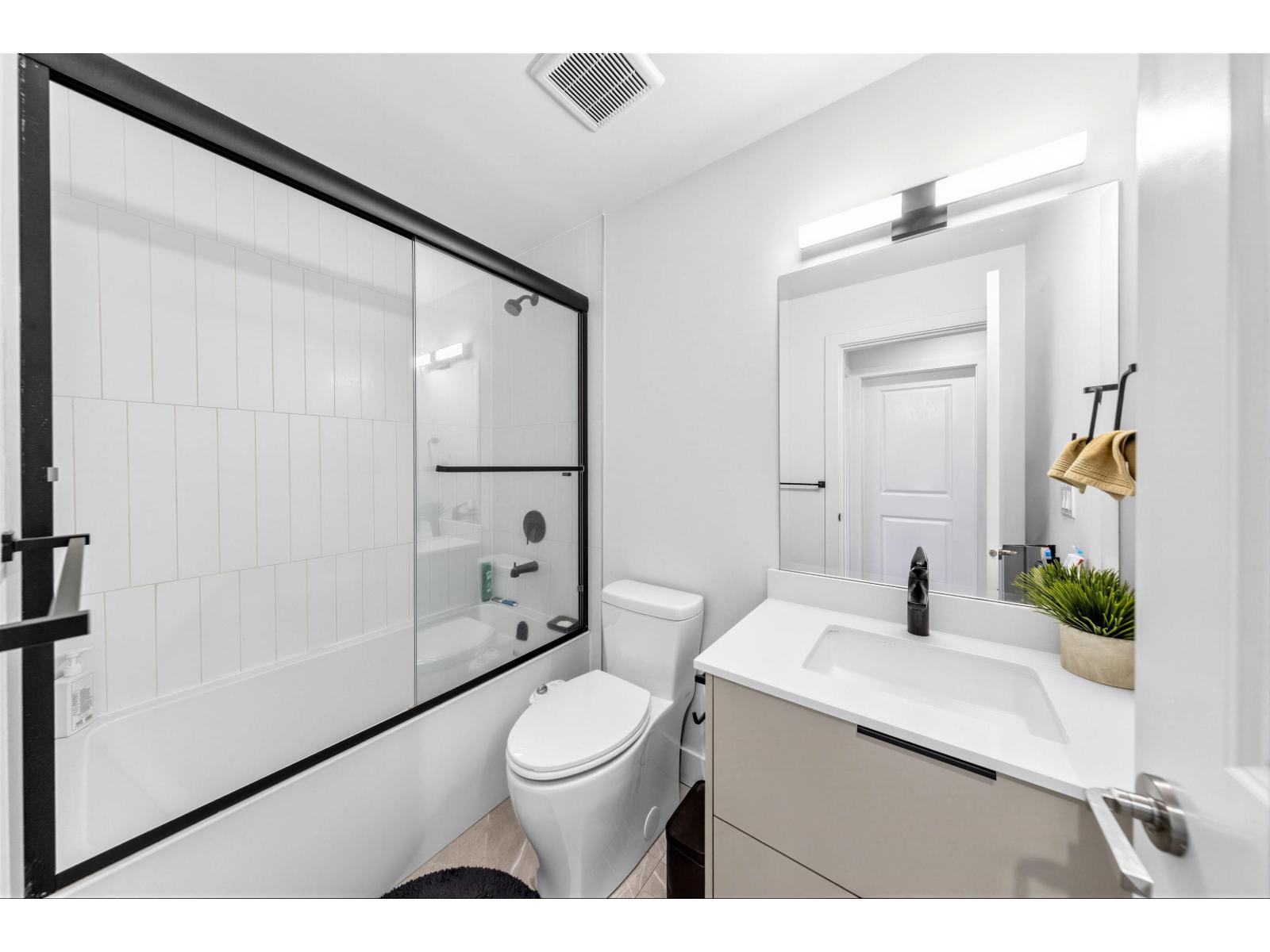 33 10488 124 STREET, Surrey
