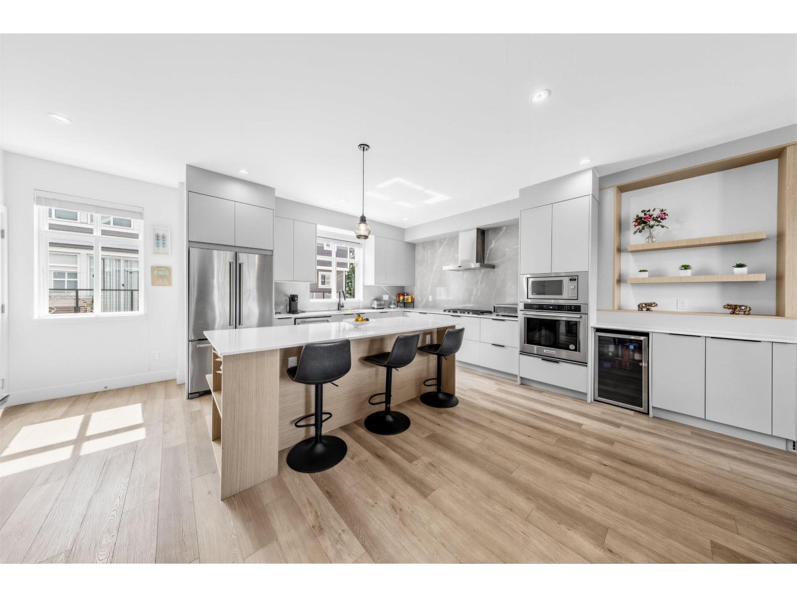 33 10488 124 STREET, Surrey