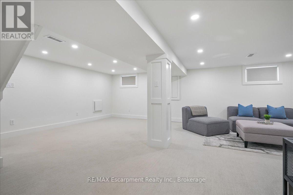 549 JEANETTE DRIVE - 33