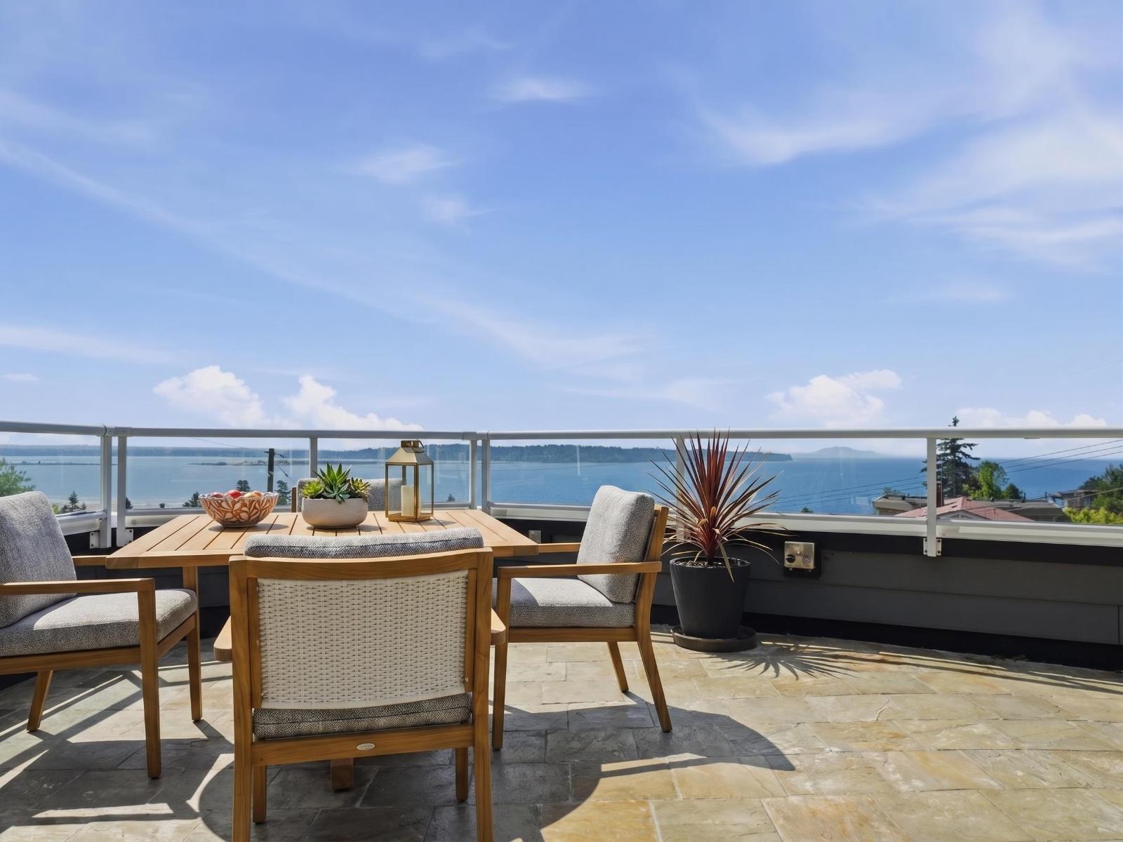 1087 FINLAY STREET, White Rock