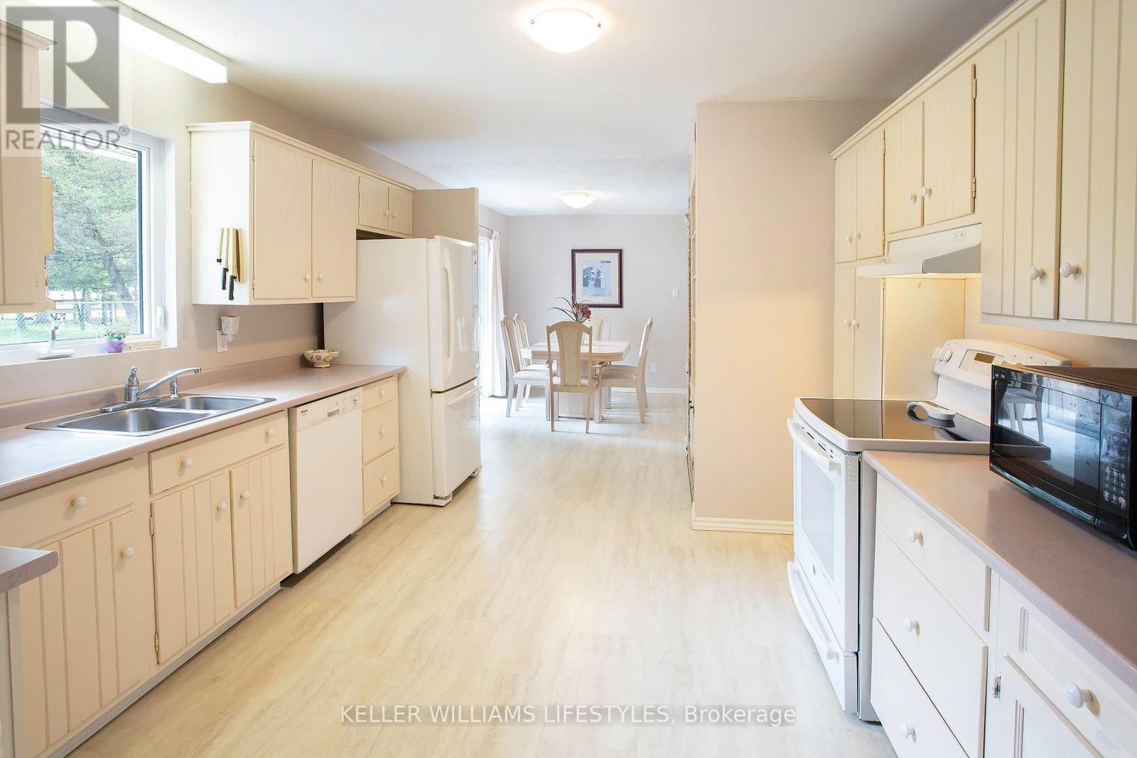 1468 GAINSBOROUGH ROAD - 18