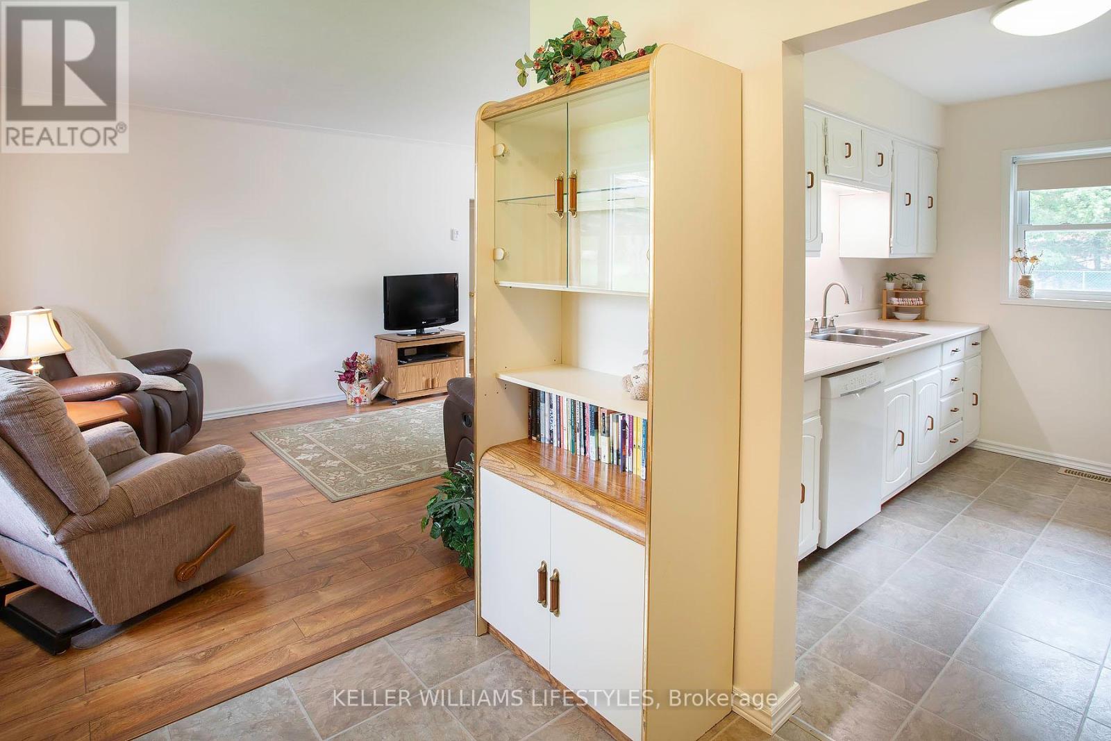 1468 GAINSBOROUGH ROAD - 30
