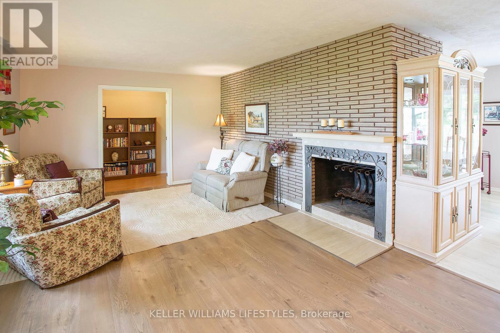 1468 GAINSBOROUGH ROAD - 13