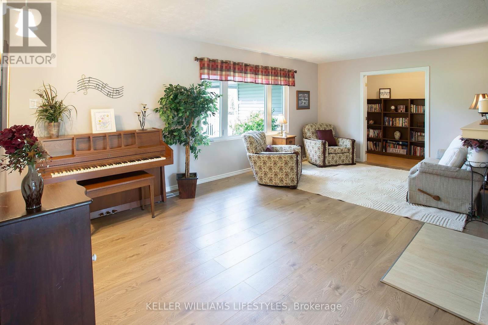 1468 GAINSBOROUGH ROAD - 14