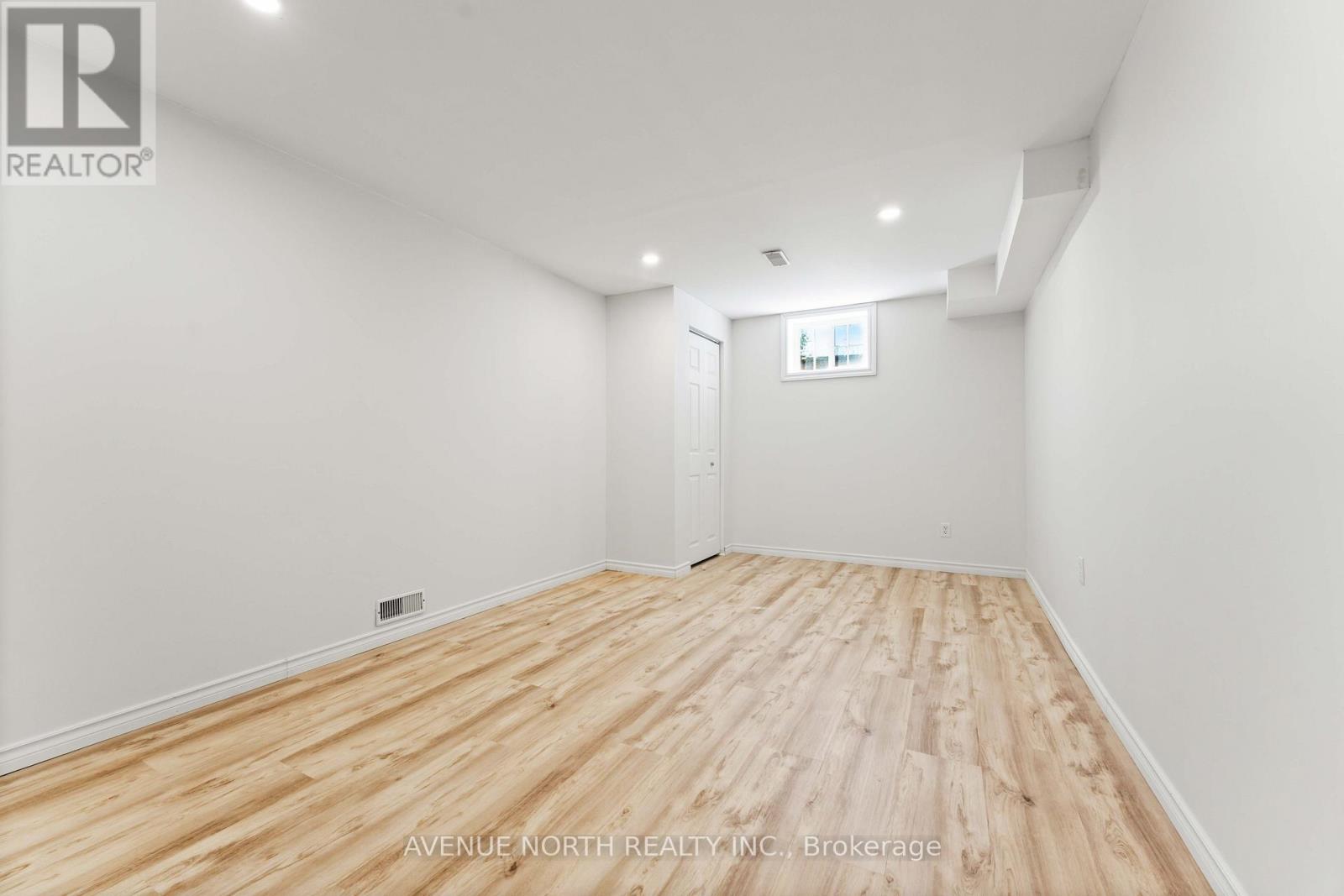 402 ASHBOURNE CRESCENT - 33