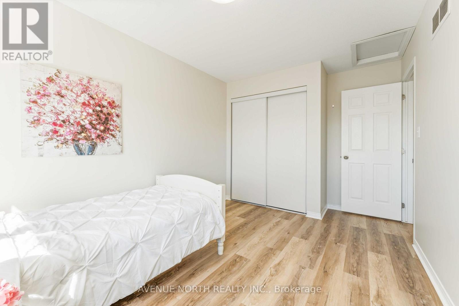 402 ASHBOURNE CRESCENT - 23