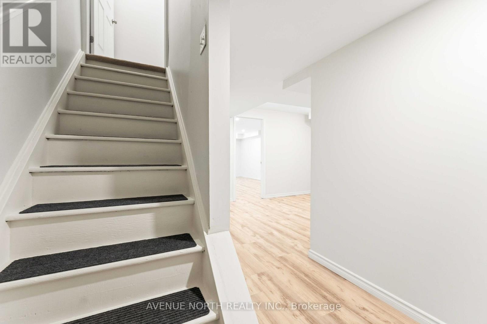 402 ASHBOURNE CRESCENT - 30