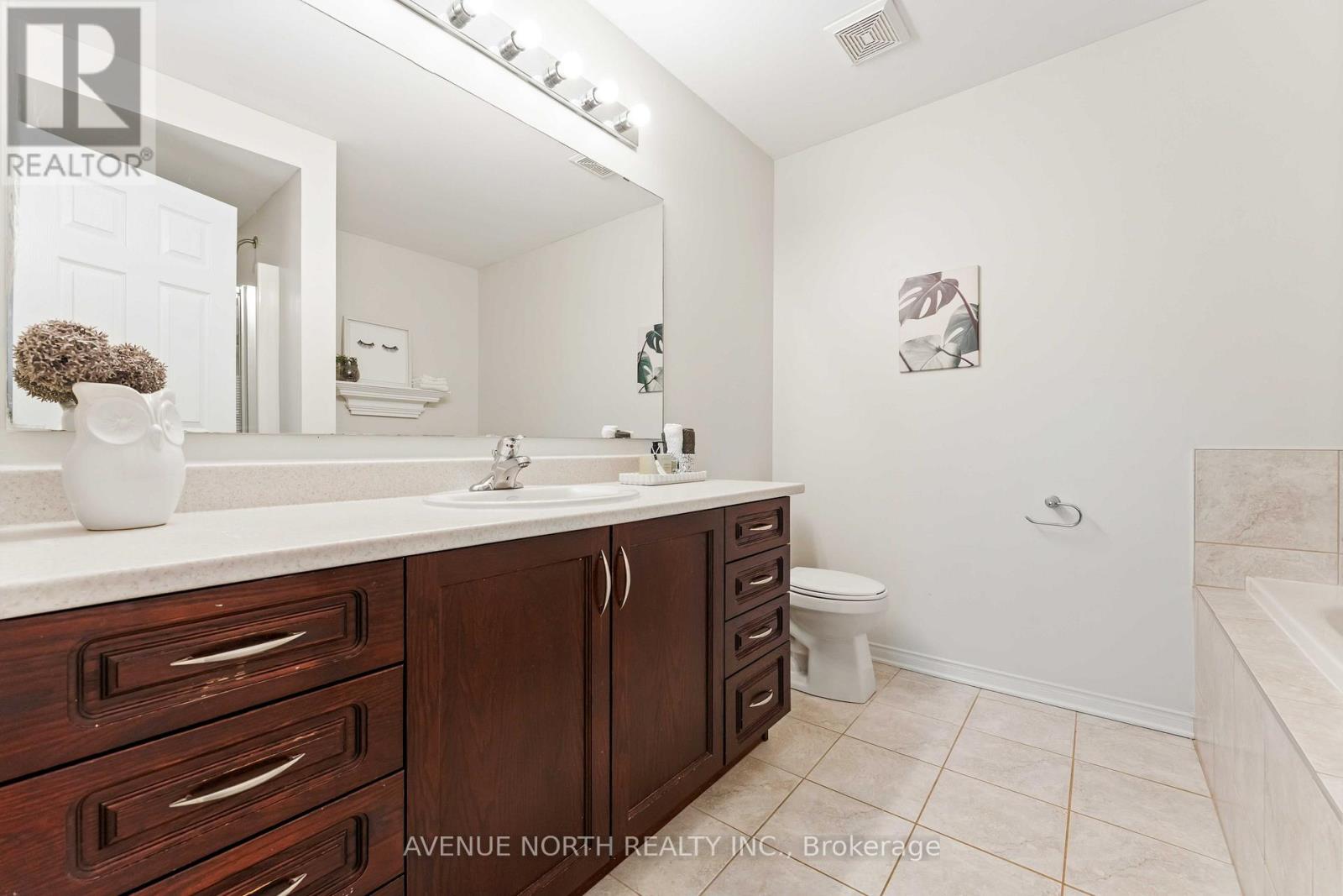 402 ASHBOURNE CRESCENT - 20