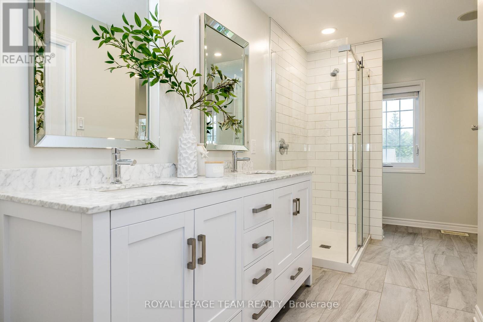 10 BEECHGROVE GARDENS - 19
