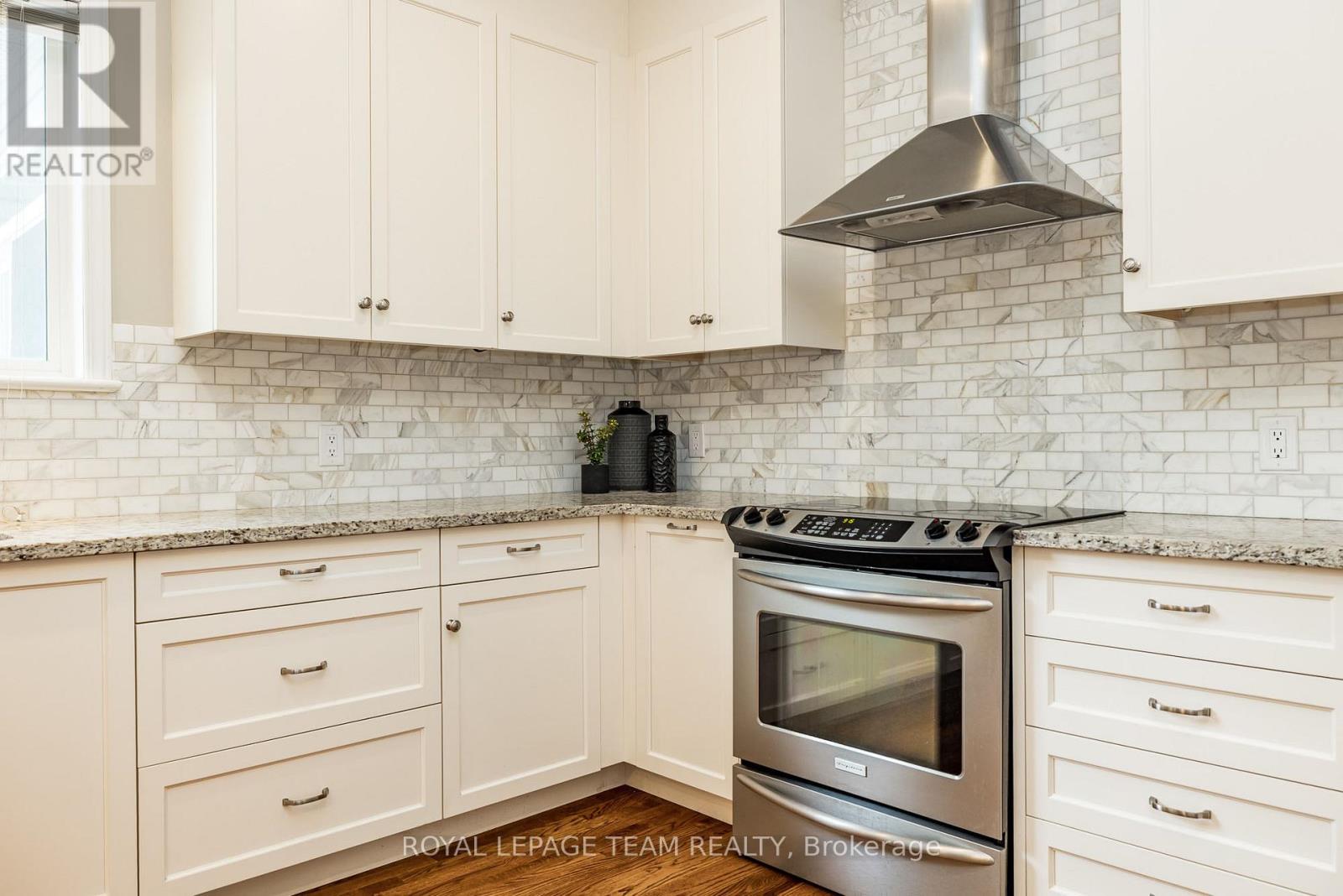 10 BEECHGROVE GARDENS - 15