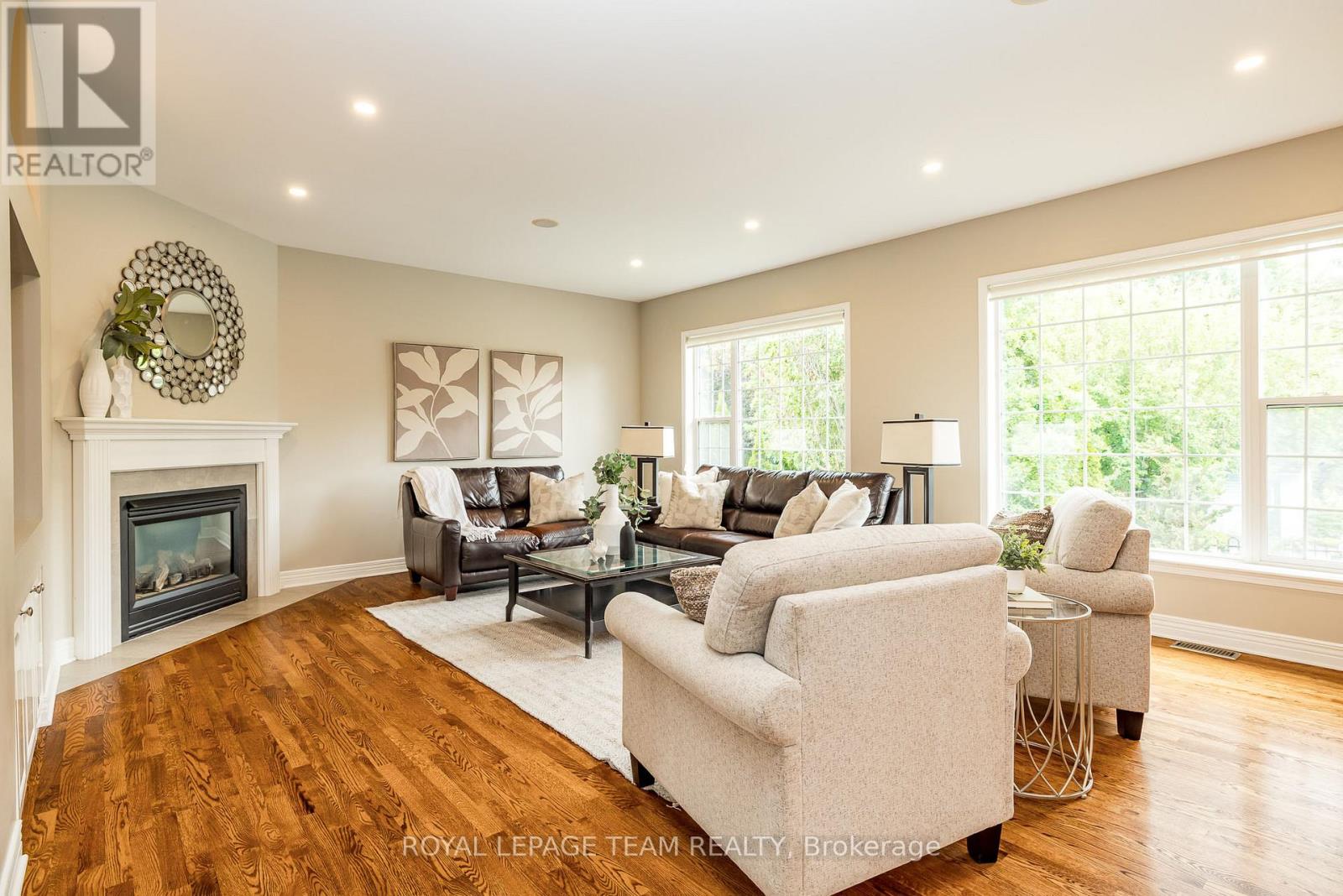 10 BEECHGROVE GARDENS - 8