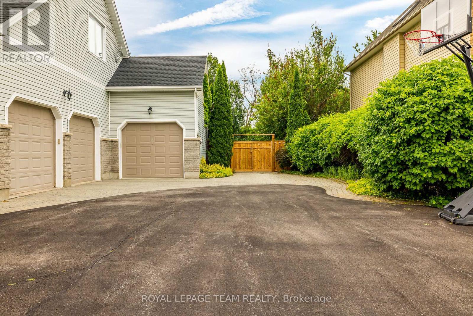 10 BEECHGROVE GARDENS - 42