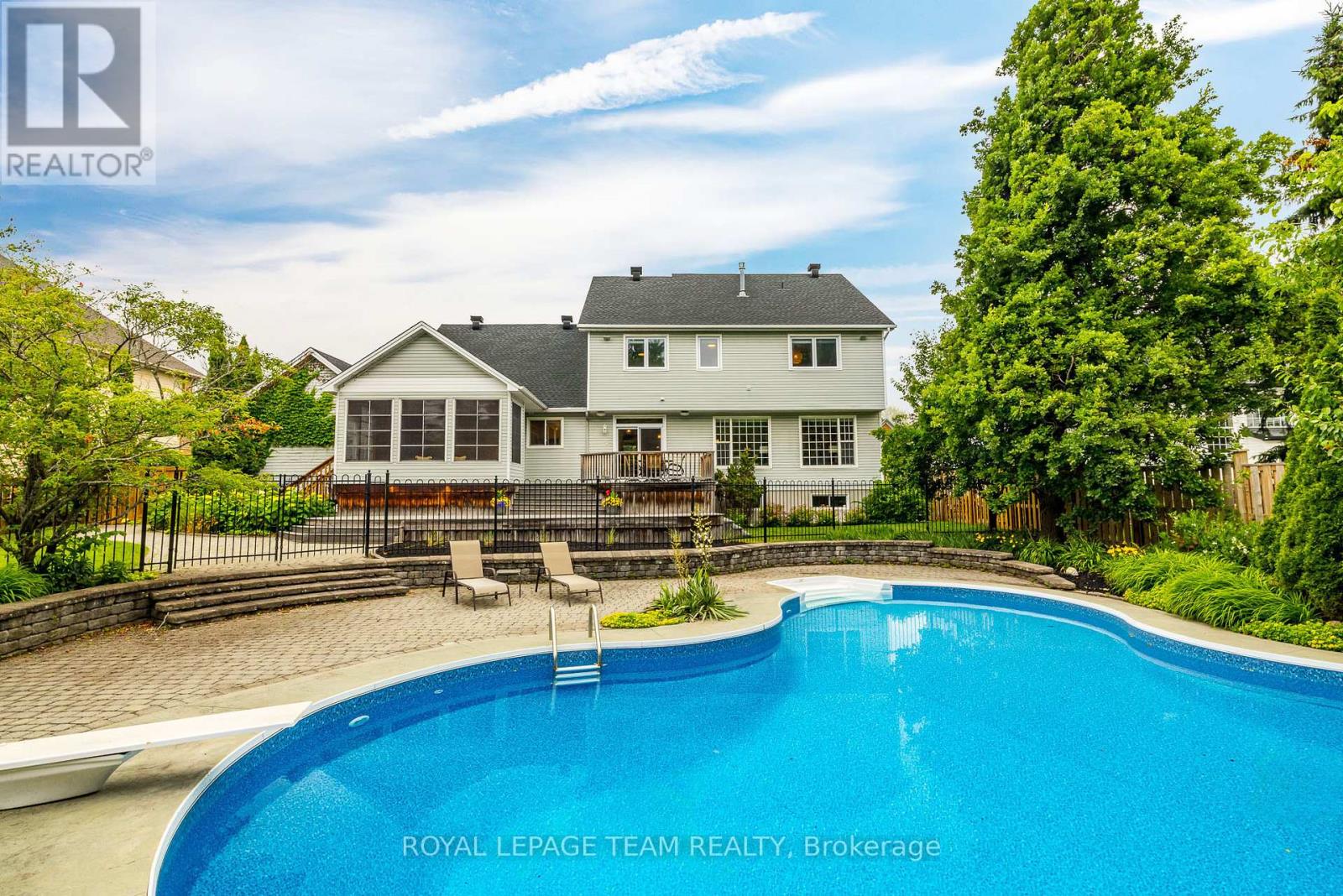 10 BEECHGROVE GARDENS - 35
