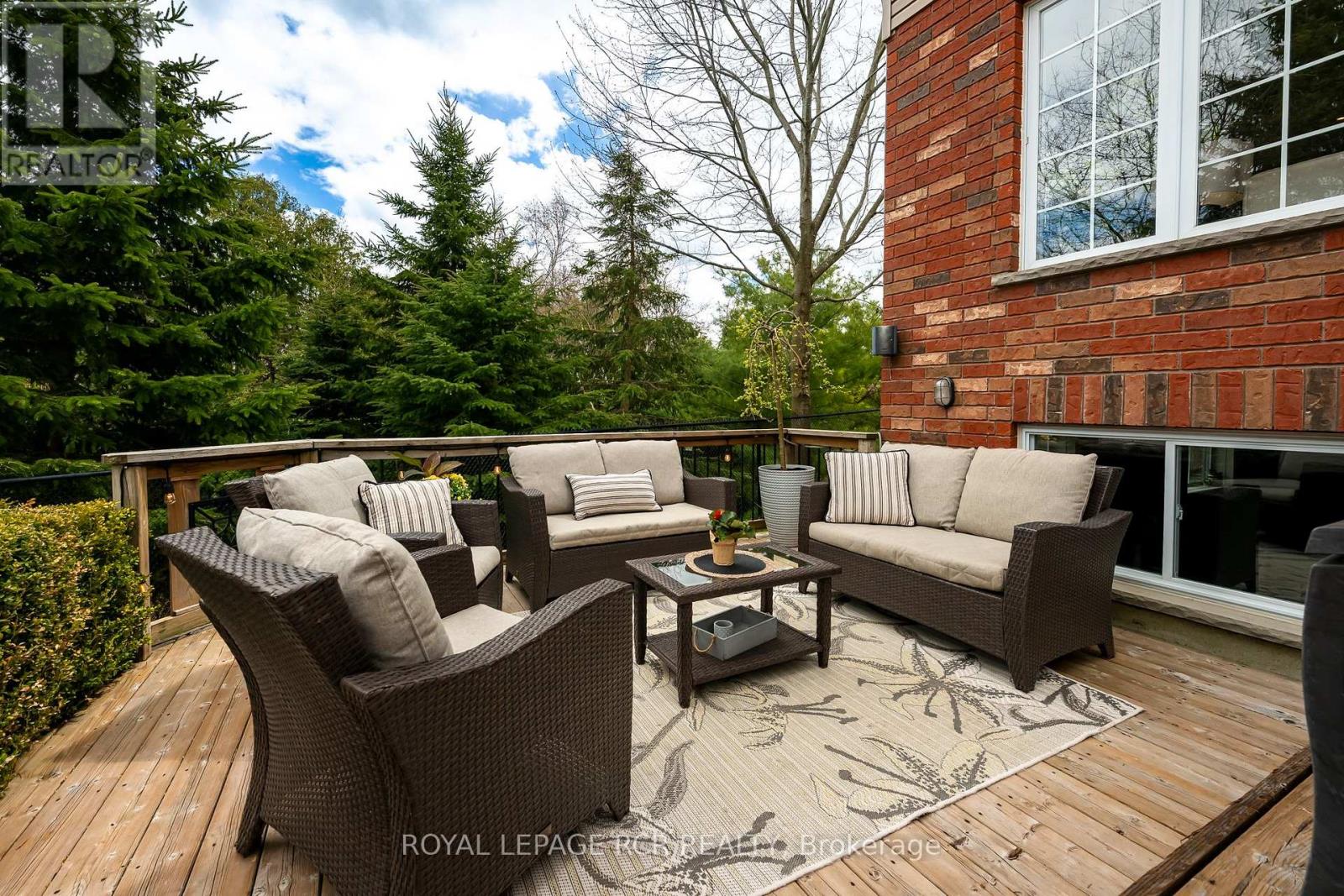 11 SANDRINGHAM CIRCLE - 15