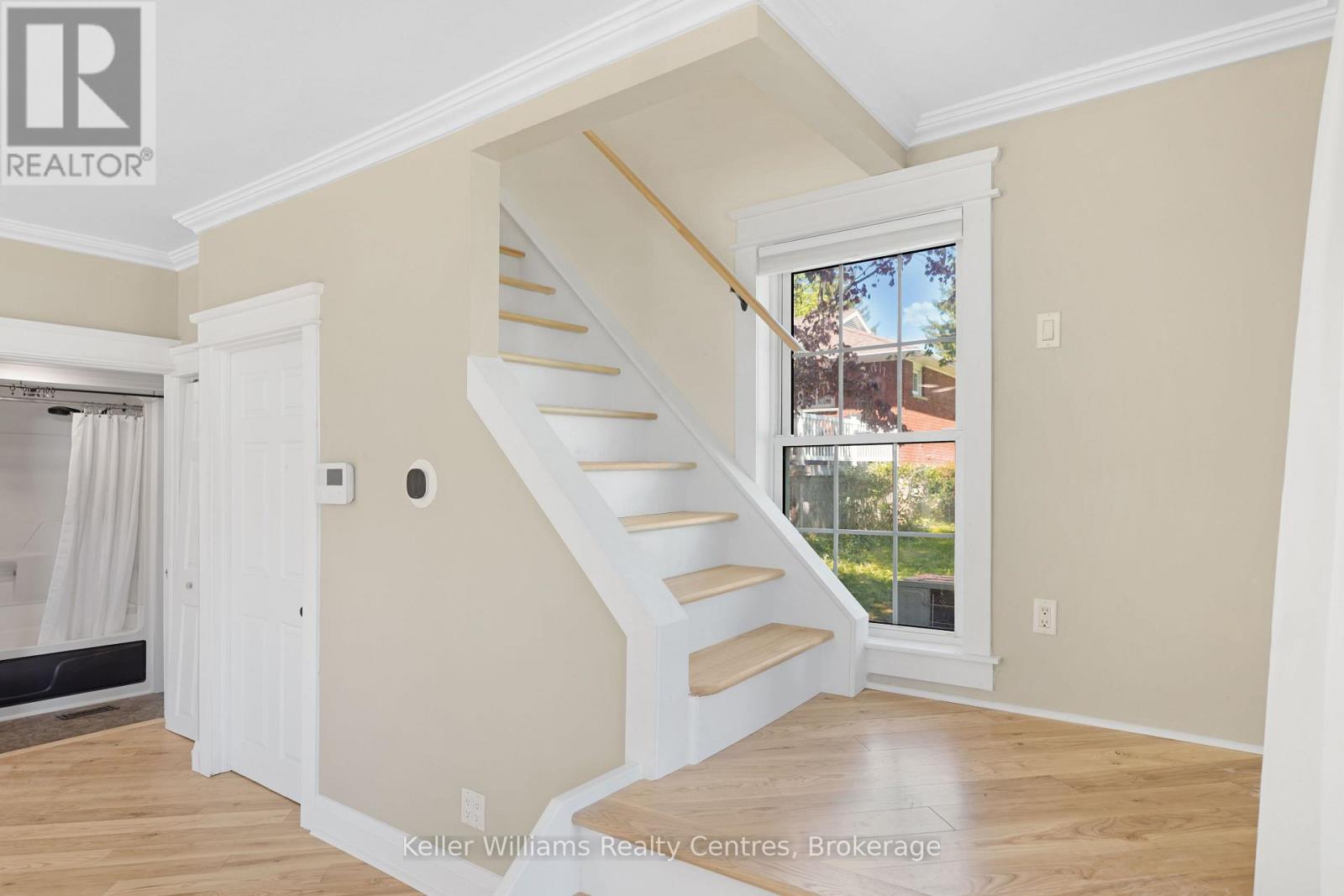 551 LOUISA STREET - 22