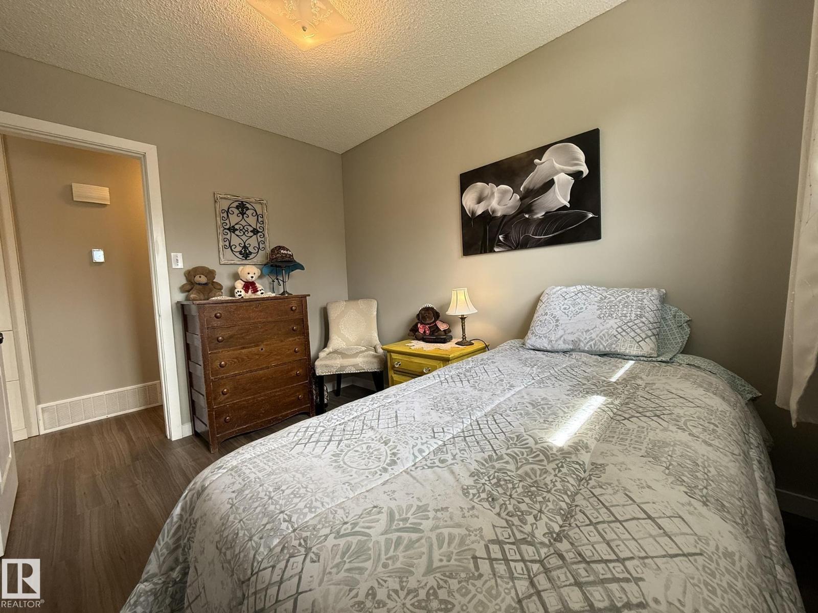 9848 151 ST NW - 25
