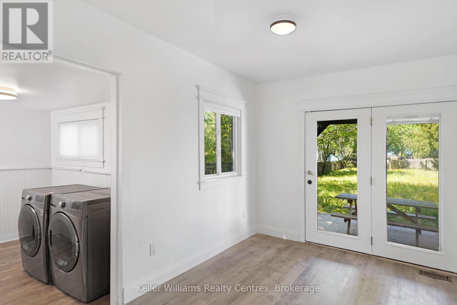 551 LOUISA STREET - 16