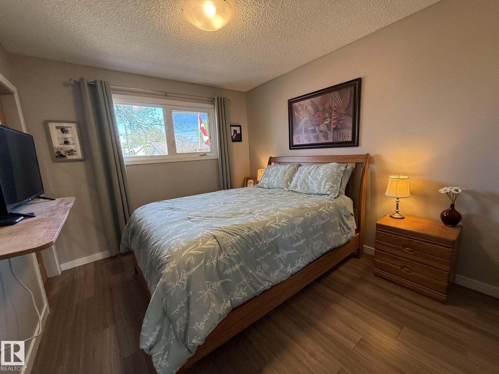 9848 151 ST NW - 17