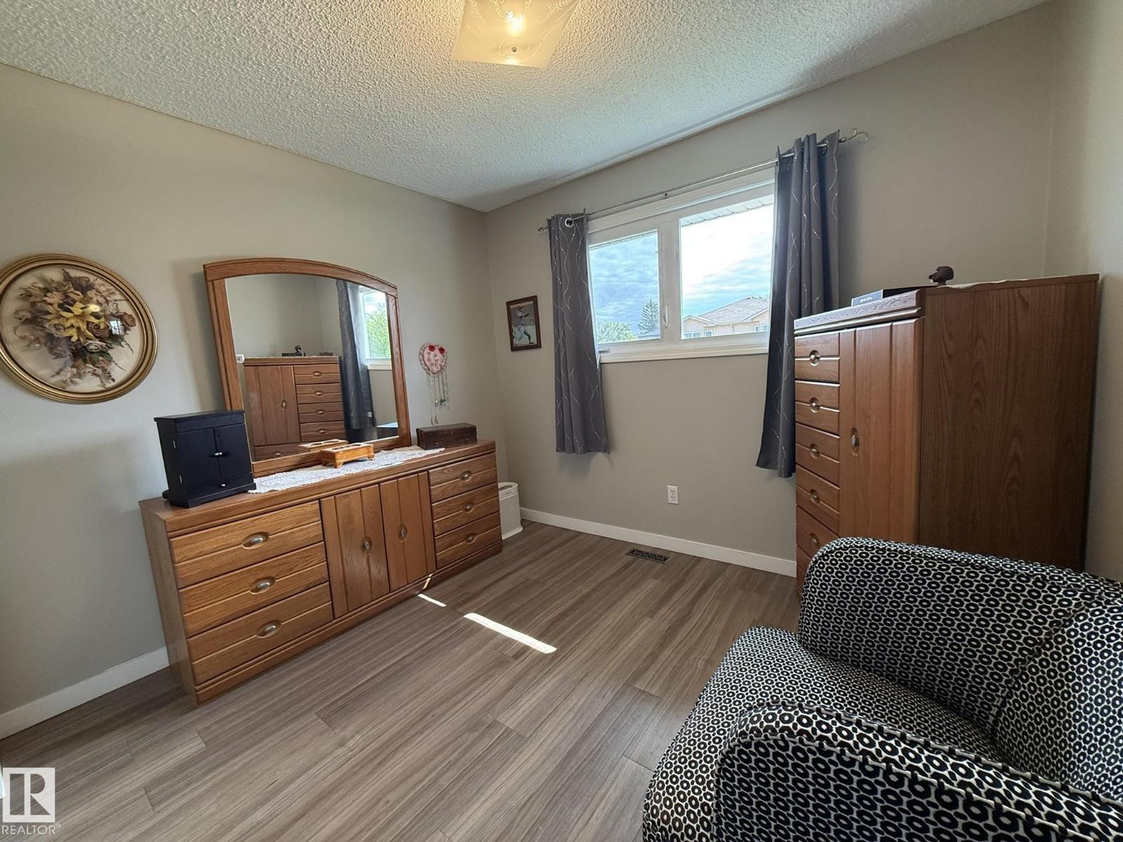 9848 151 ST NW - 20