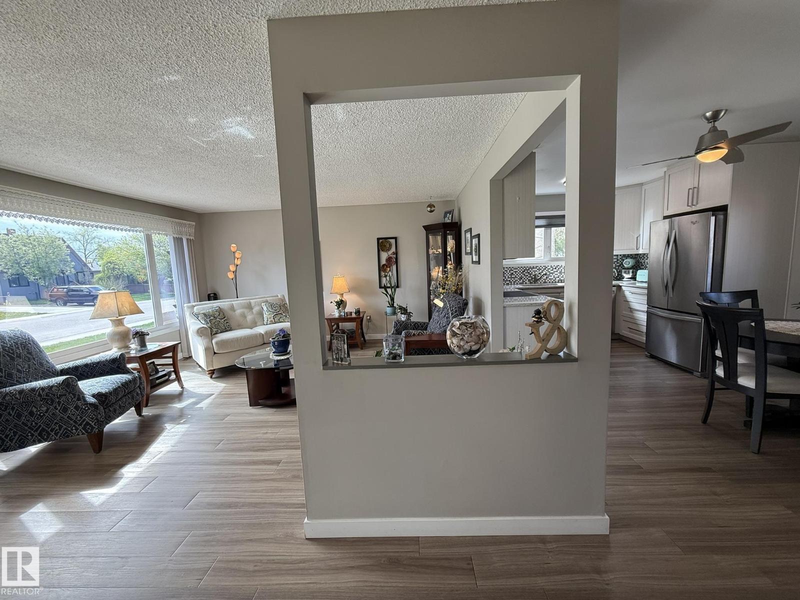 9848 151 ST NW - 16