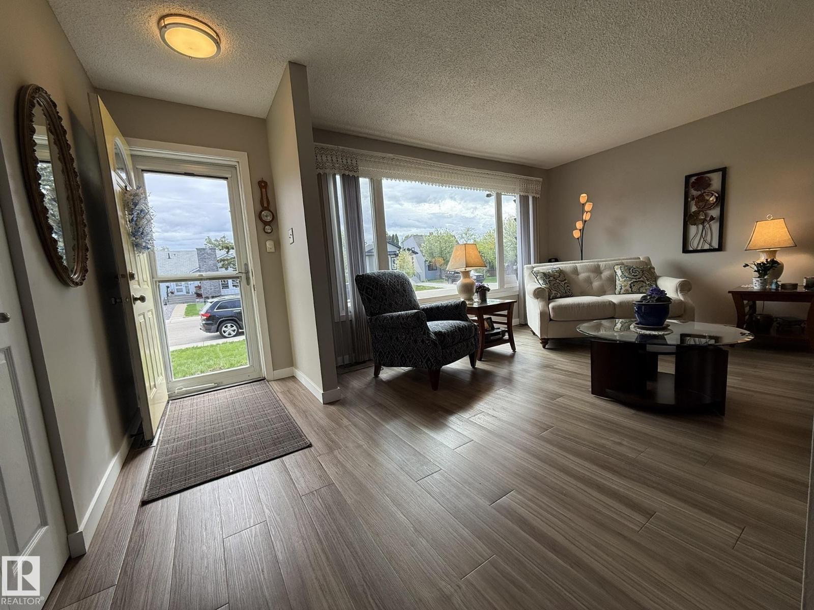 9848 151 ST NW - 4