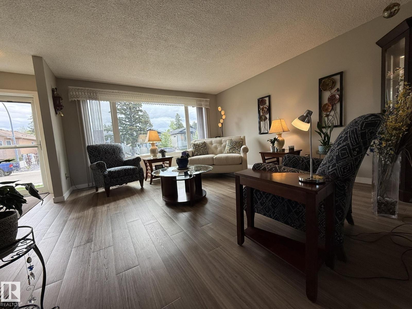 9848 151 ST NW - 6