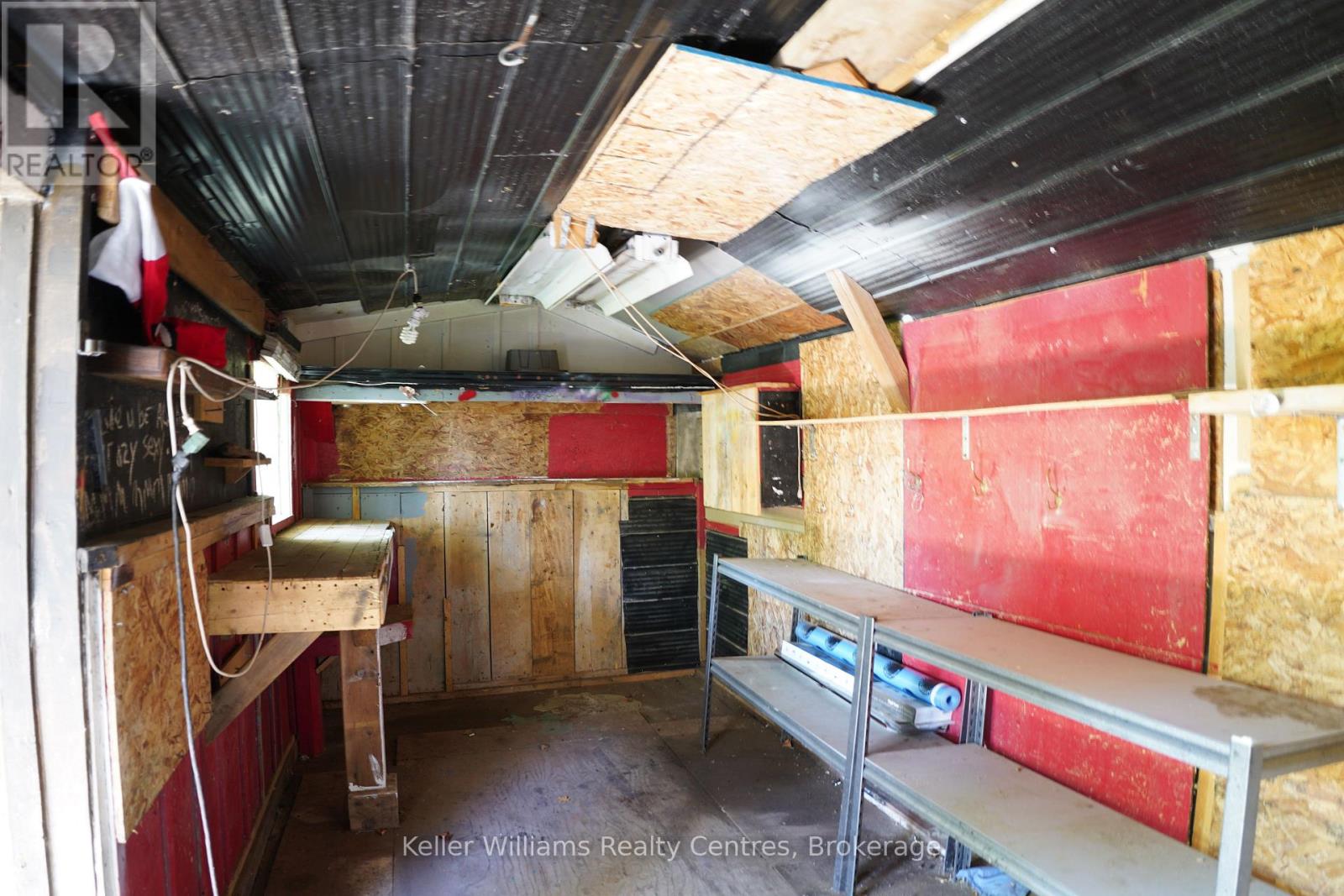 551 LOUISA STREET - 40