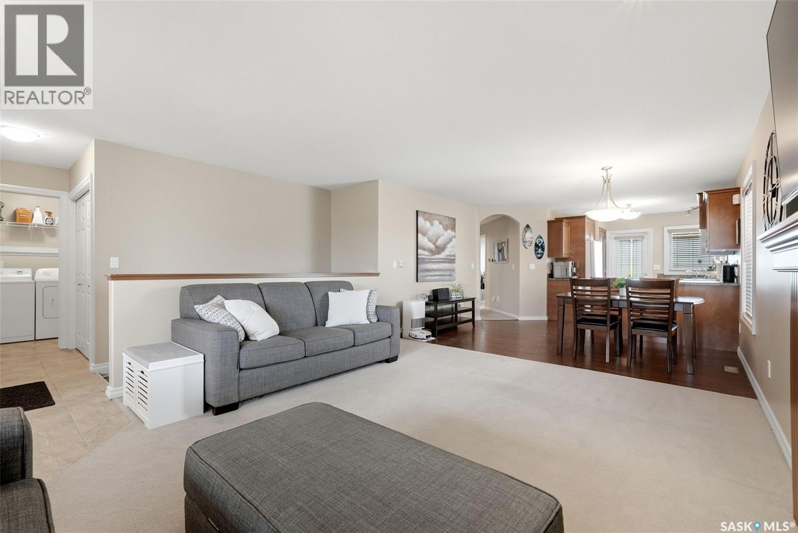2090 Laurier BAY E - 7