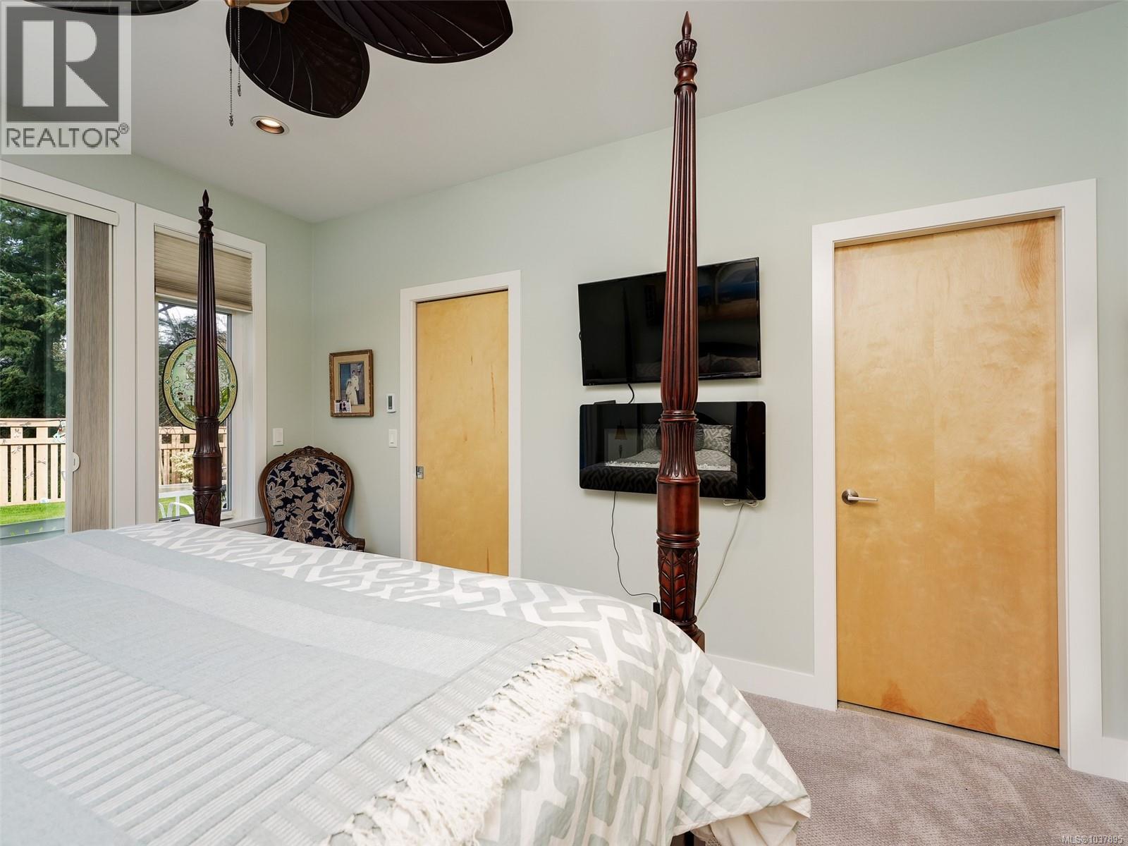 #2 854 Caroline Rd - 10