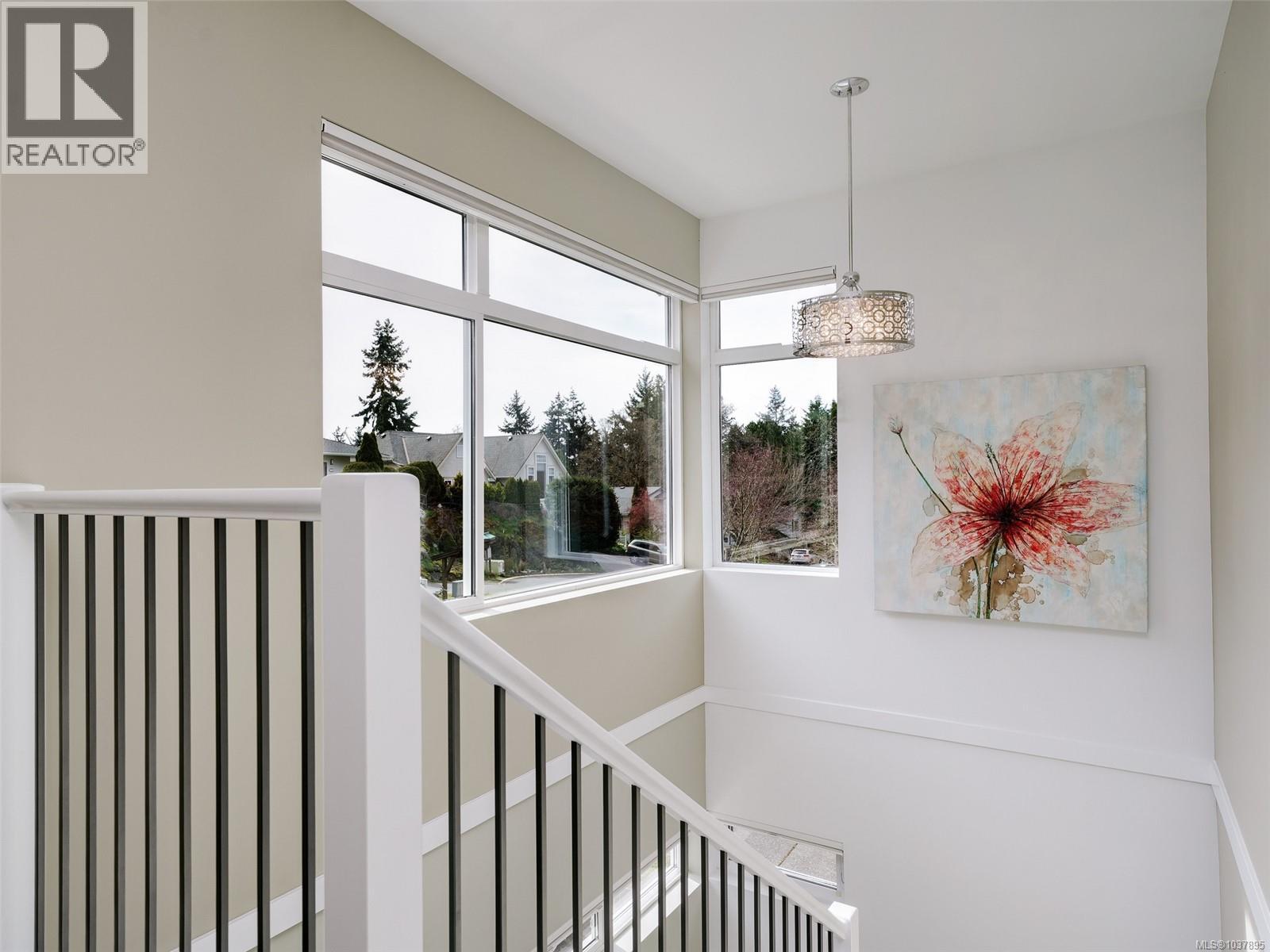 #2 854 Caroline Rd - 19