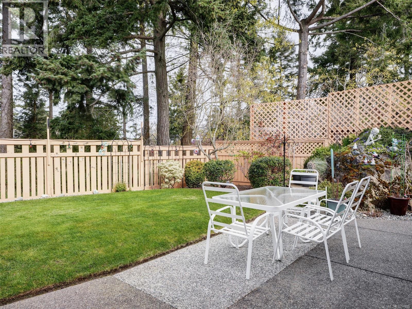 #2 854 Caroline Rd - 22