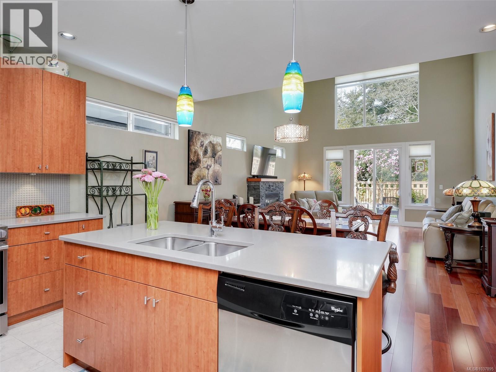 #2 854 Caroline Rd - 7