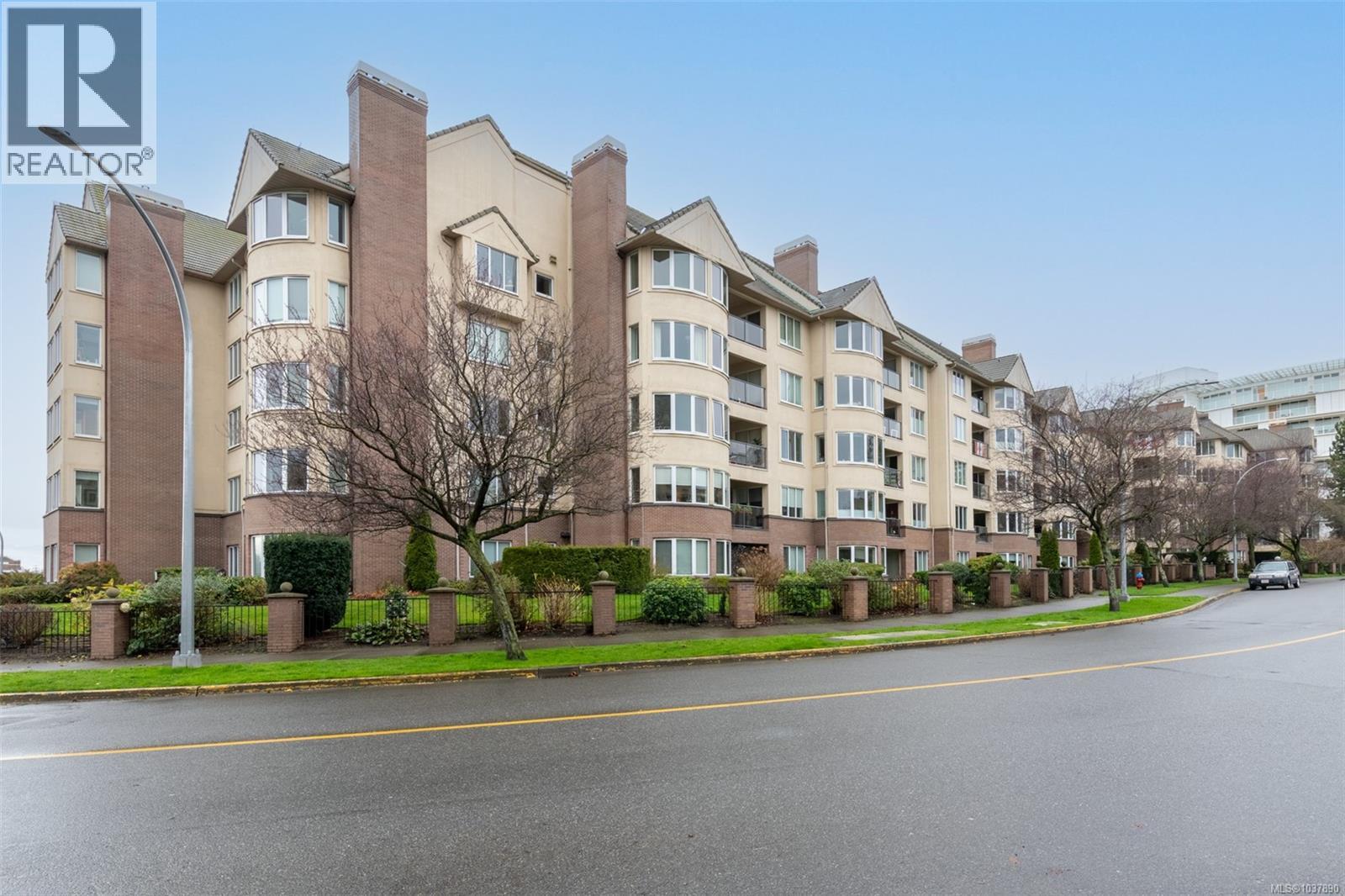 #618 50 Songhees Rd - Image 2