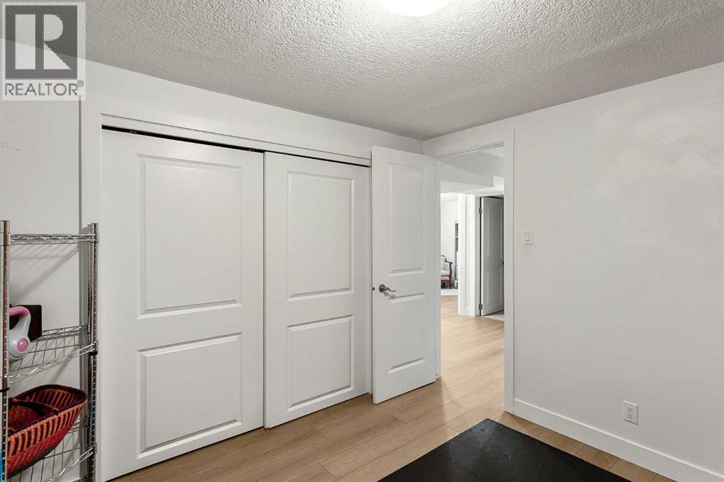 95 Hillgrove Crescent SW - 29
